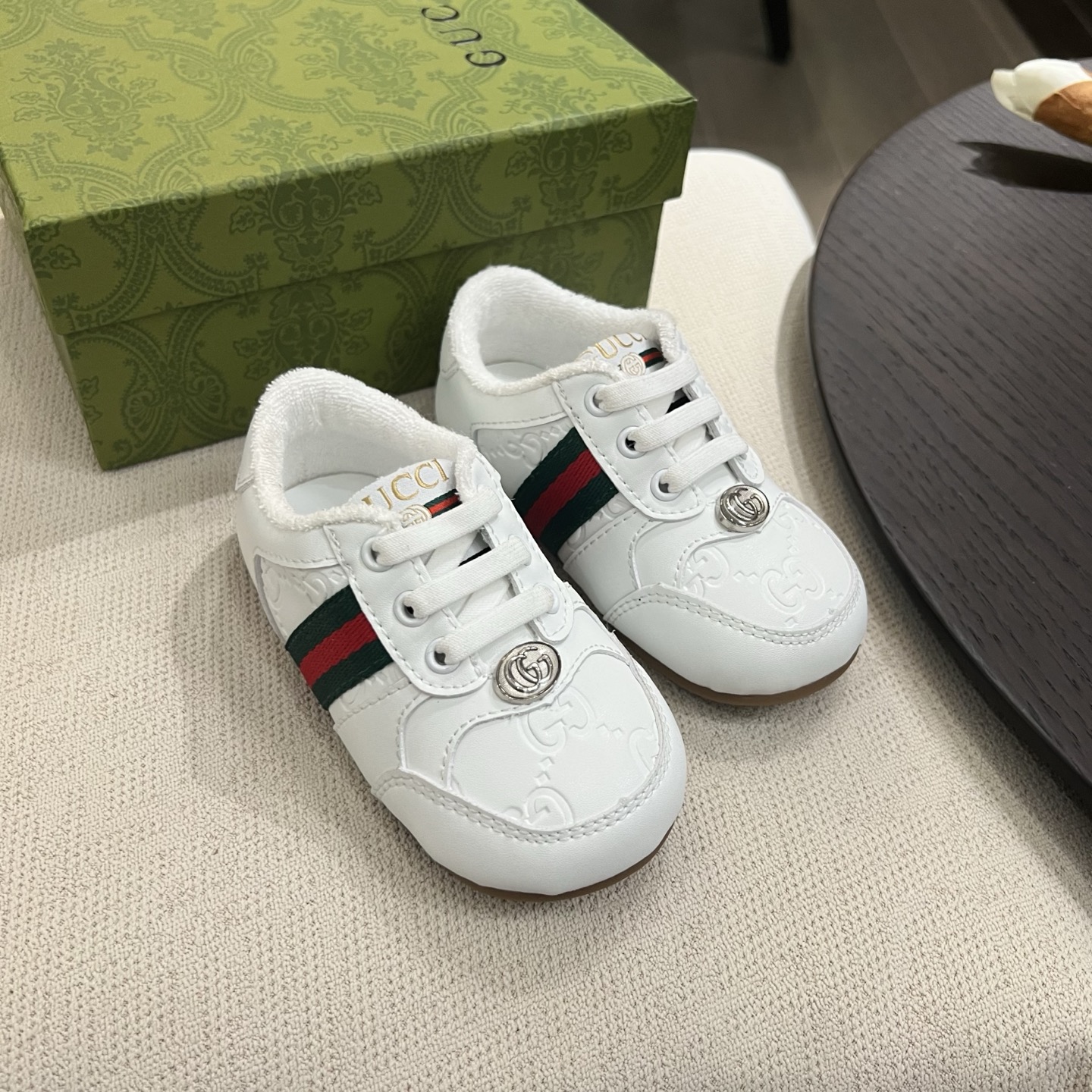Children's shoes child